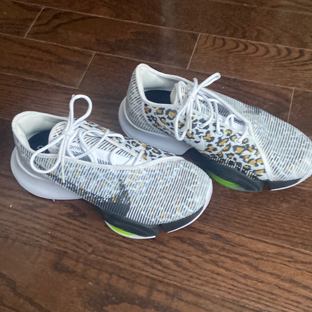 Nike size 8 womens sneakers